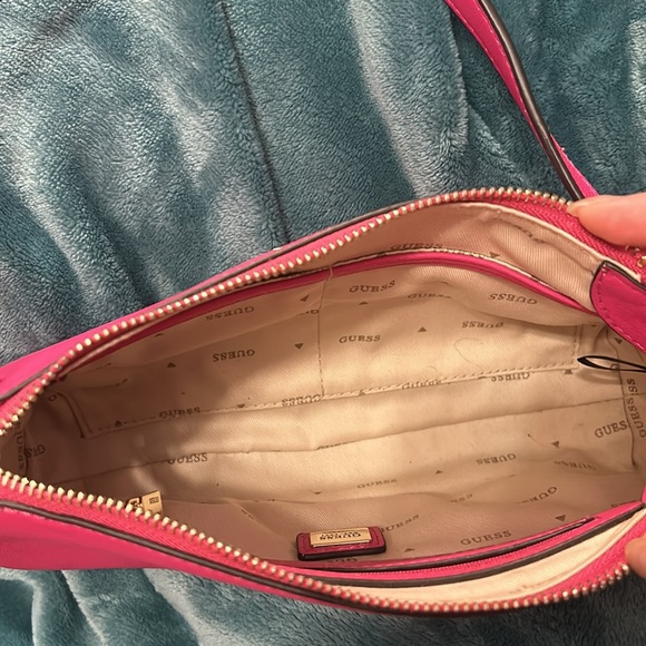 GUESS? Fuschia shoulder bag - Picture 3 of 8